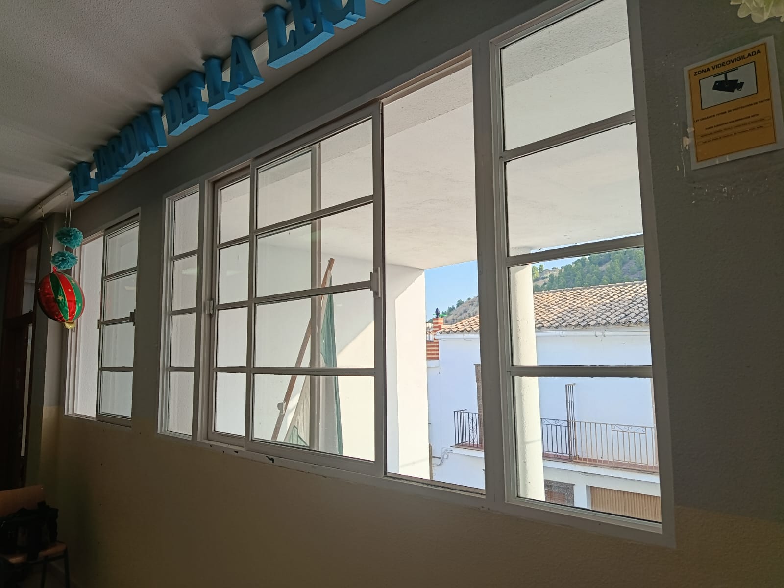 Renovación de ventanas en edificio público